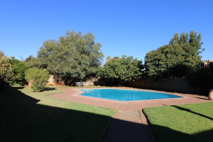 To Let 3 Bedroom Property for Rent in Langenhovenpark Free State